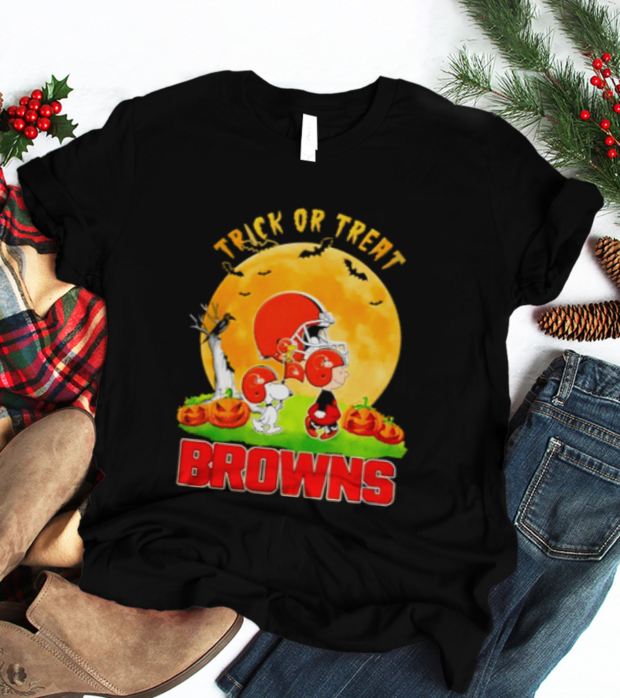 Cleveland Browns Peanuts Trick Or Treat Halloween 2026 T-Shirt