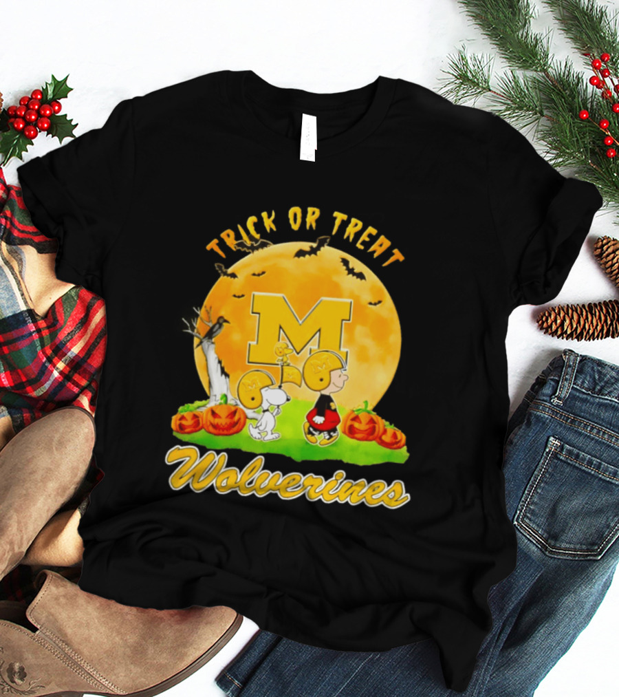 Michigan Wolverines Peanuts Trick Or Treat Halloween Moon T-Shirt