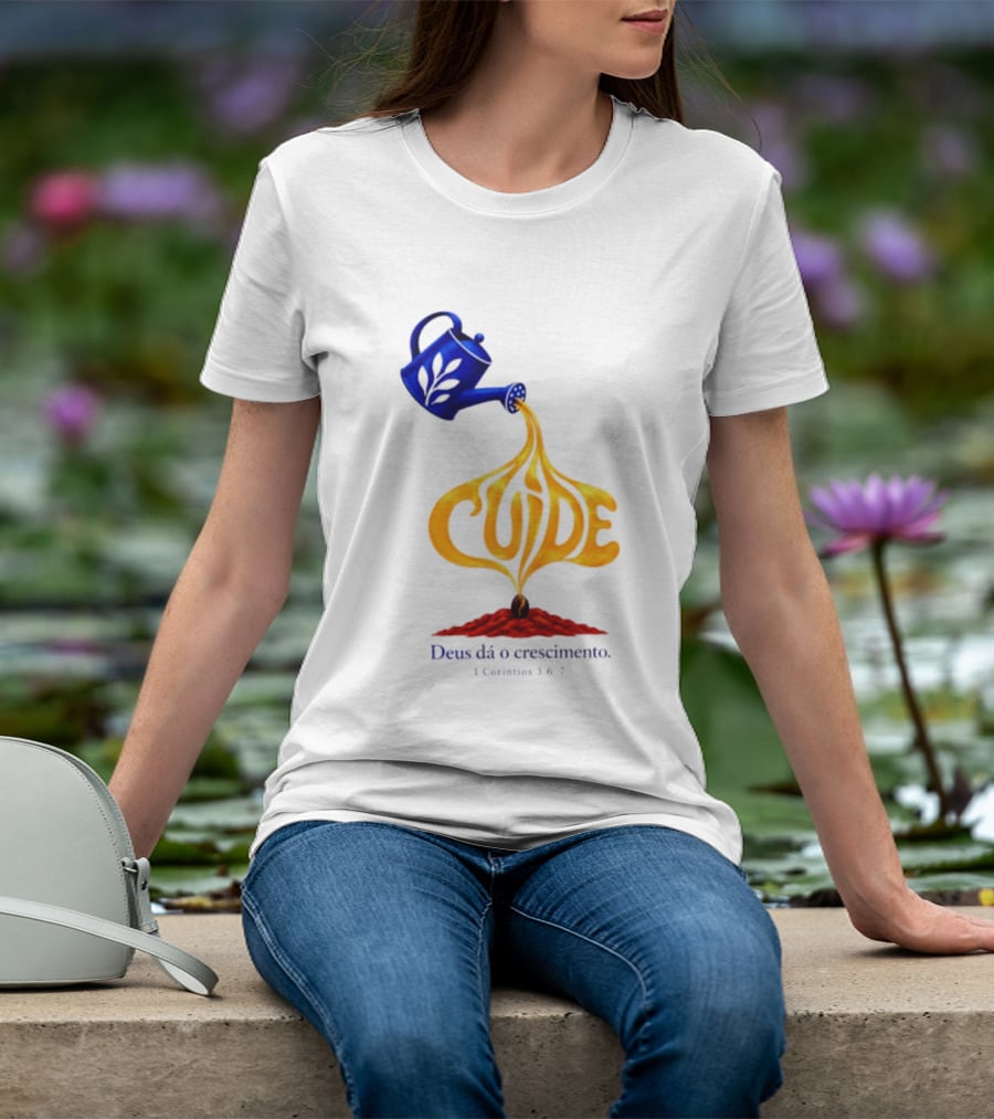 Cuide Deus Dá O Crescimento 1 Coríntios 3 6 7 Watering Can T-Shirt