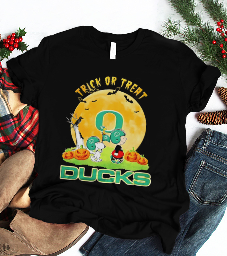 Oregon Ducks Peanuts Trick Or Treat Halloween 2026 T-Shirt