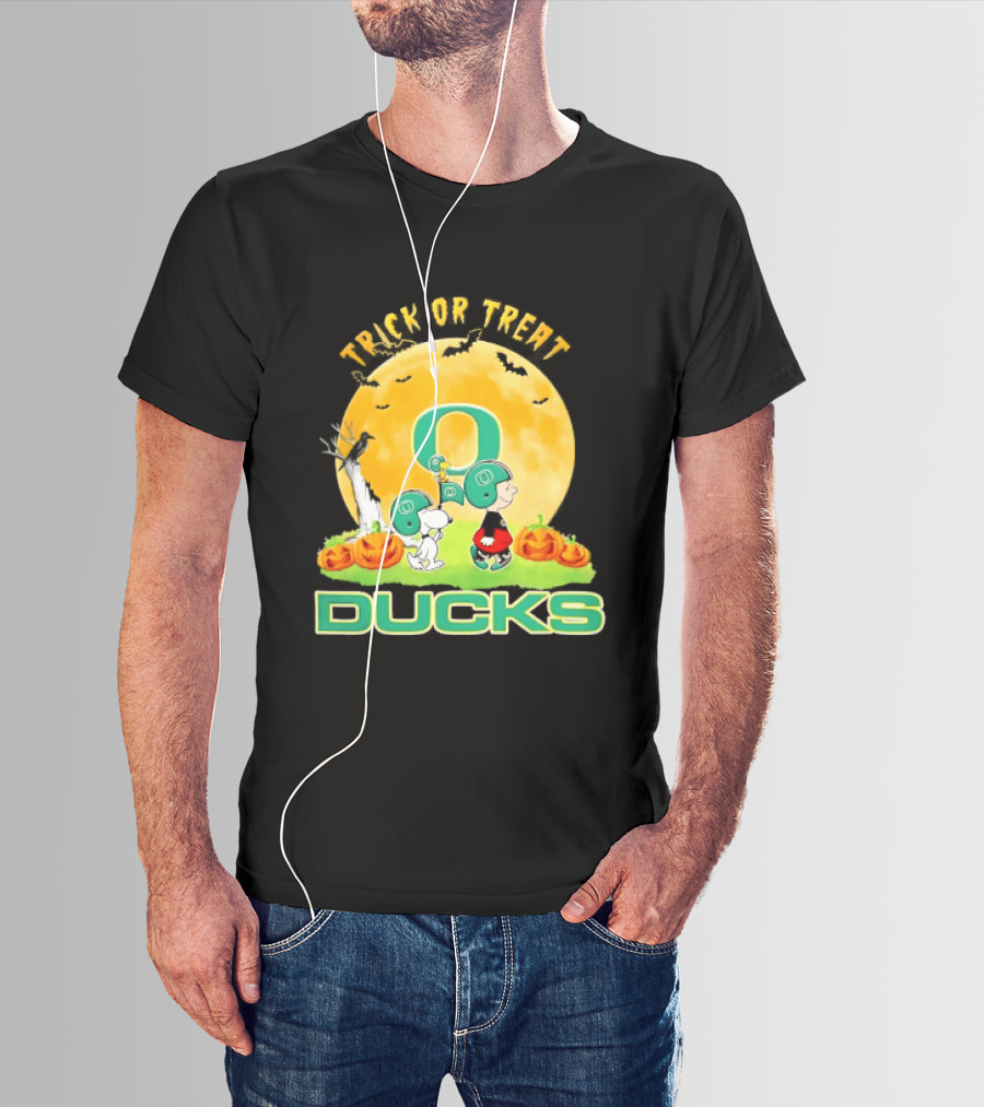 Oregon Ducks Peanuts Trick Or Treat Halloween 2026 T-Shirt