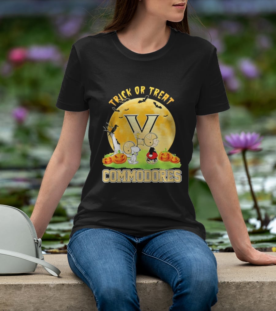 Vanderbilt Commodores Peanuts Halloween Trick Or Treat 2026 T-Shirt