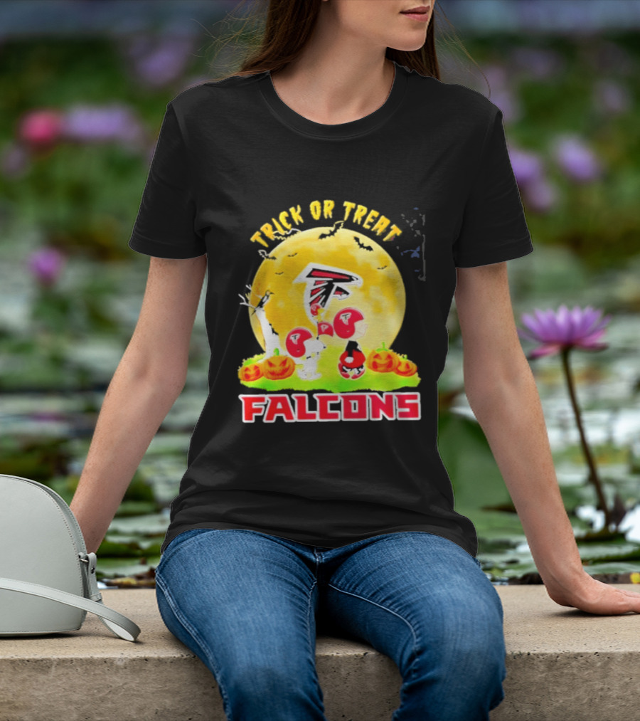 Atlanta Falcons Peanuts Trick Or Treat Halloween 2026 T-Shirt