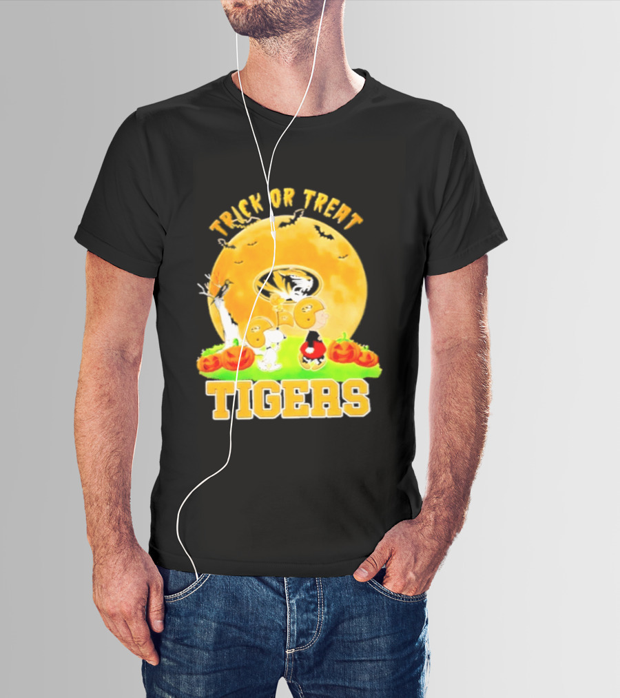 Trick Or Treat Tigers Halloween Peanuts Missouri 2026 T-Shirt