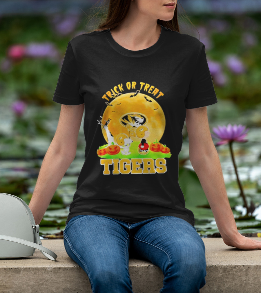 Trick Or Treat Tigers Halloween Peanuts Missouri 2026 T-Shirt