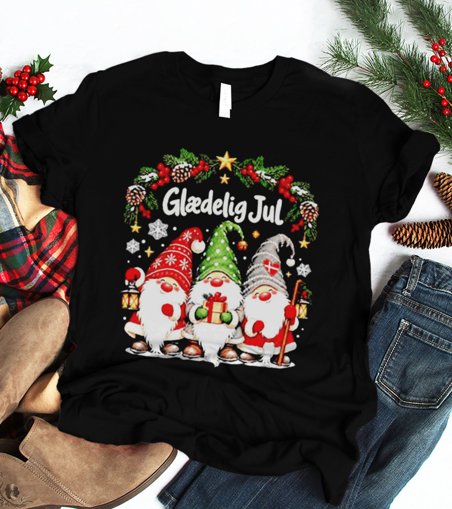 Glaedelig Jul Christmas Gnomes With Denmark Flag And Lanterns T-Shirt