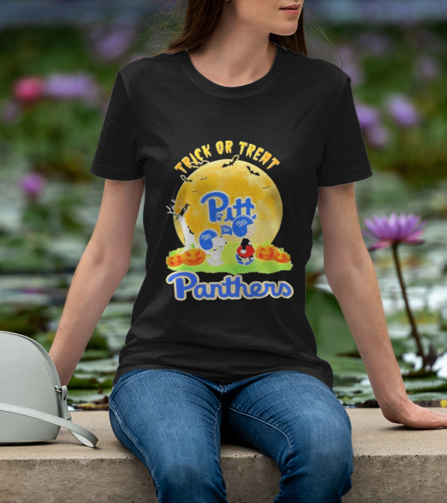 Pittsburgh Panthers Peanuts Trick Or Treat Halloween 2026 T-Shirt