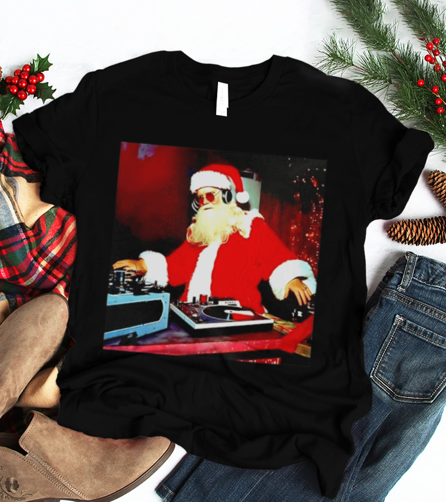 Santa Claus DJ Christmas 2026 Music Holiday Turntable Festive Party T-Shirt