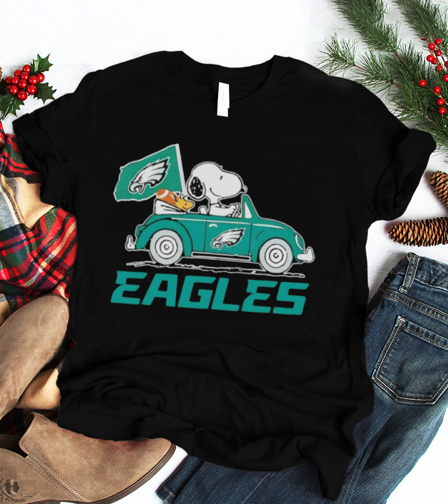 Snoopy Woodstock Driving Car With Philadelphia Eagles Flag EAGLES T-Shirt