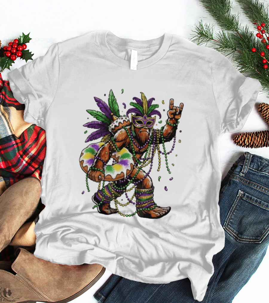 Mardi Gras Bigfoot King Rock And Roll Hand Beads Cake Donut T-Shirt