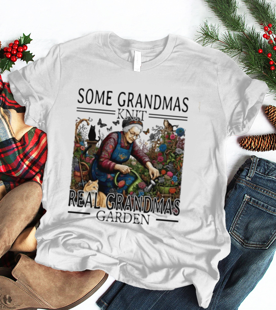 Some Grandmas Knit Real Grandmas Garden Flowers Roses Watering Can Cat T-Shirt