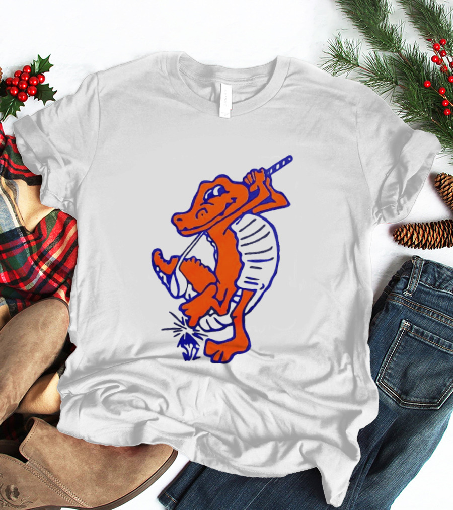 Swinging Gator Vintage Cartoon Playing Golf T-Shirt