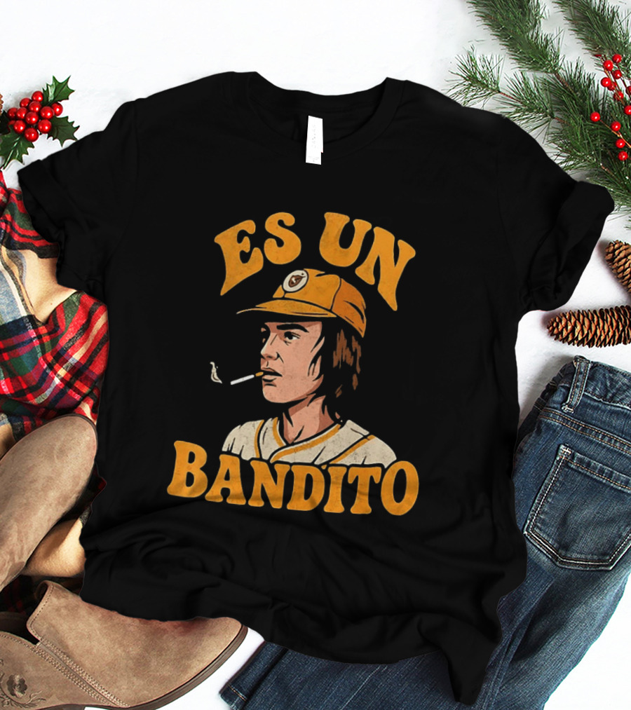 Es Un Bandito Smoking Vintage Baseball Aesthetic T-Shirt