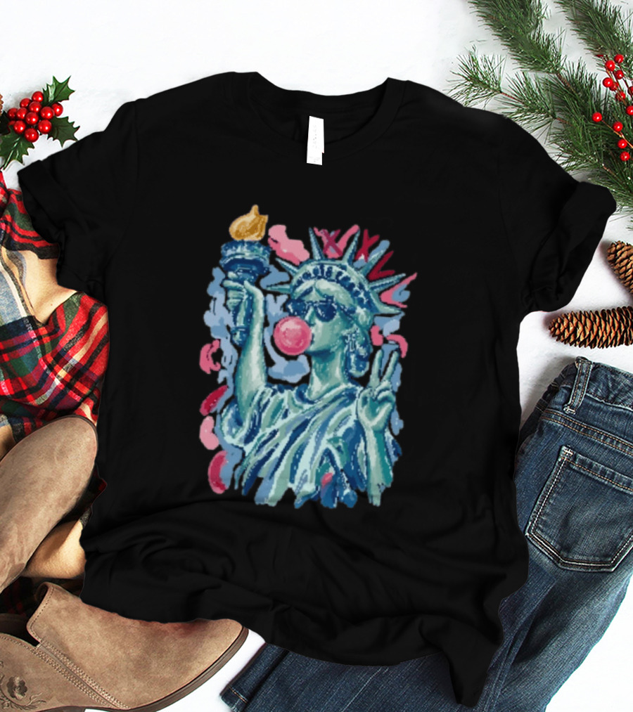 Statue Of Liberty With Bubble Gum And Peace Sign For 4th Of July T-Shirt