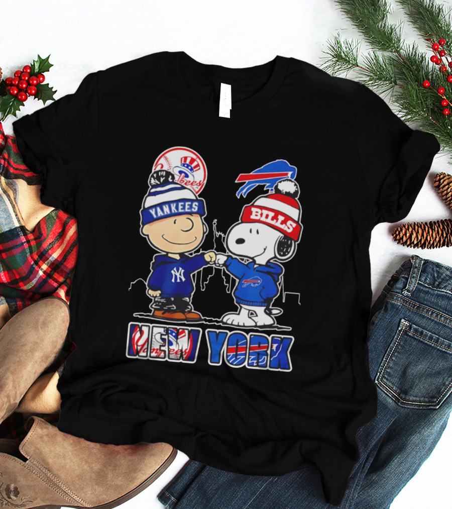 New York Yankees Buffalo Bills Charlie Brown Snoopy Fist Bump Skyline T-Shirt