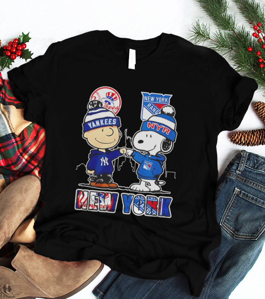 New York Yankees Vs Rangers Charlie Brown Snoopy Fan Gear T-Shirt