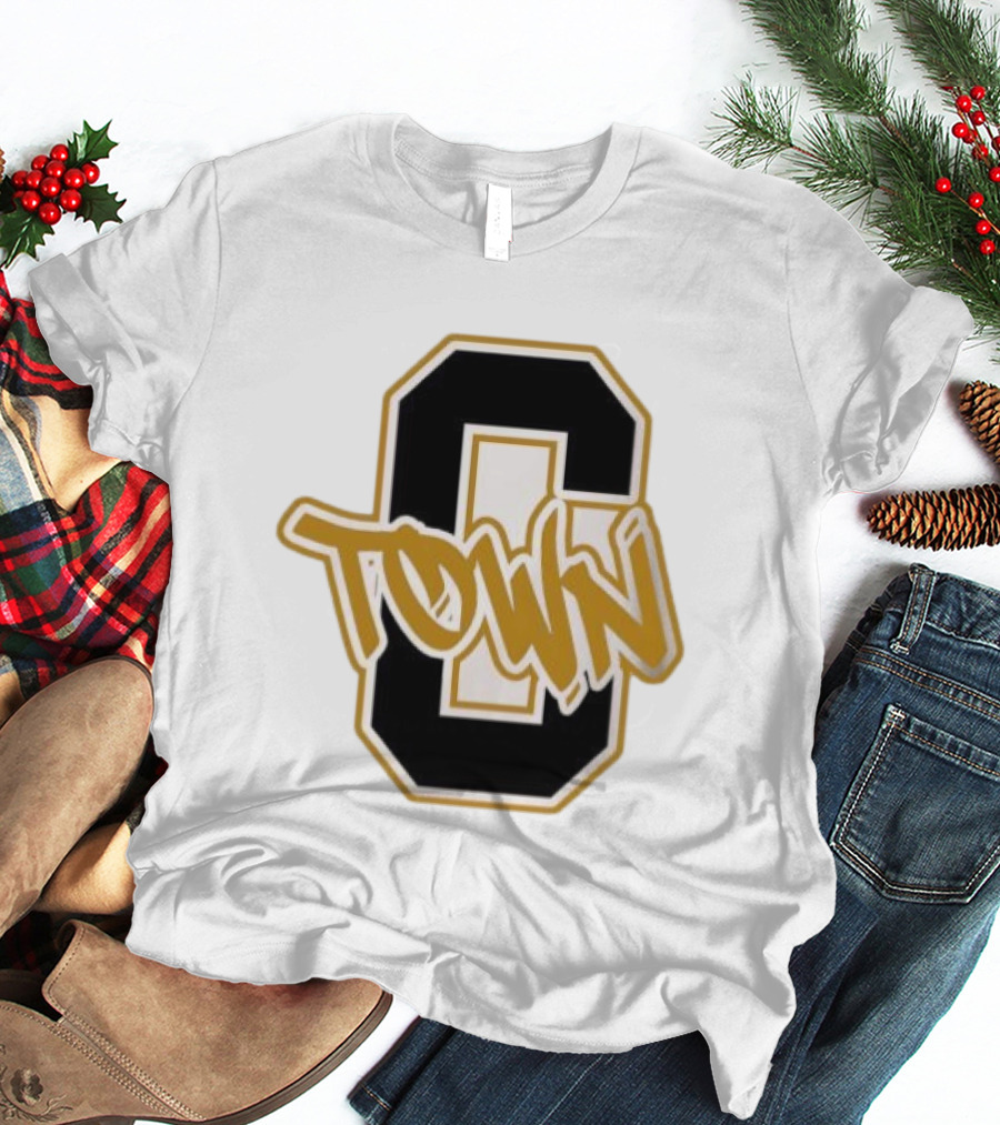 O Town Vintage Varsity Style בצ פjfgh T-Shirt