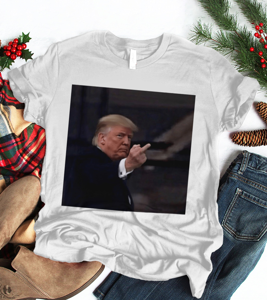 Trump Middle Finger At Heckler T-Shirt