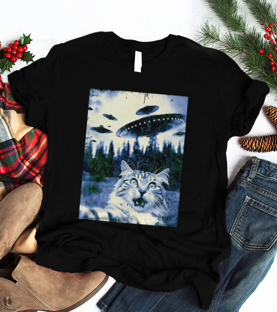 UFO Cat Extraterrestrial Surprise Scene T-Shirt