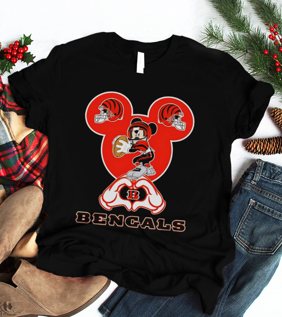 Cincinnati Bengals Mickey Mouse Football Heart Hands T-Shirt
