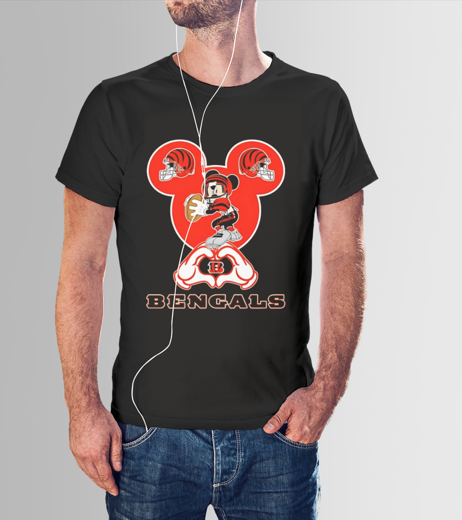 Cincinnati Bengals Mickey Mouse Football Heart Hands T-Shirt