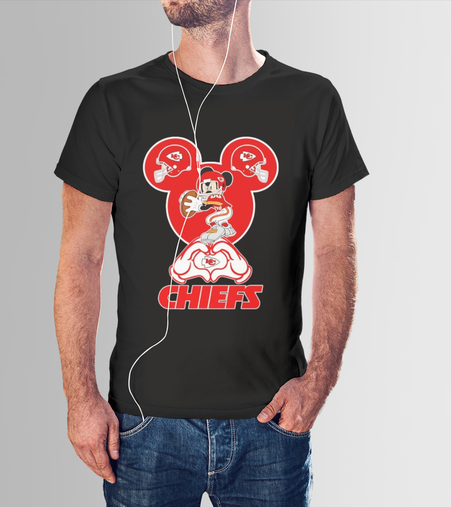 Kansas City Chiefs Mickey Mouse Football Love Heart Hands T-Shirt
