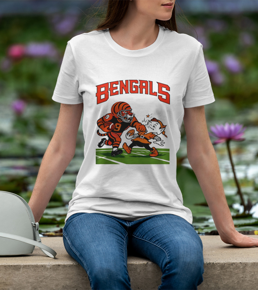 Bengals Tiger Player Tackling Browns Elf Cleveland Rivalry T-Shirt