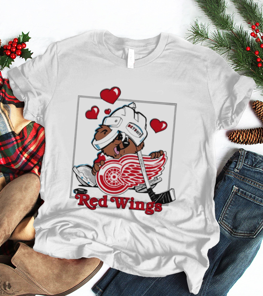 Detroit Red Wings Bear Hugging Hockey Heart With Hearts T-Shirt