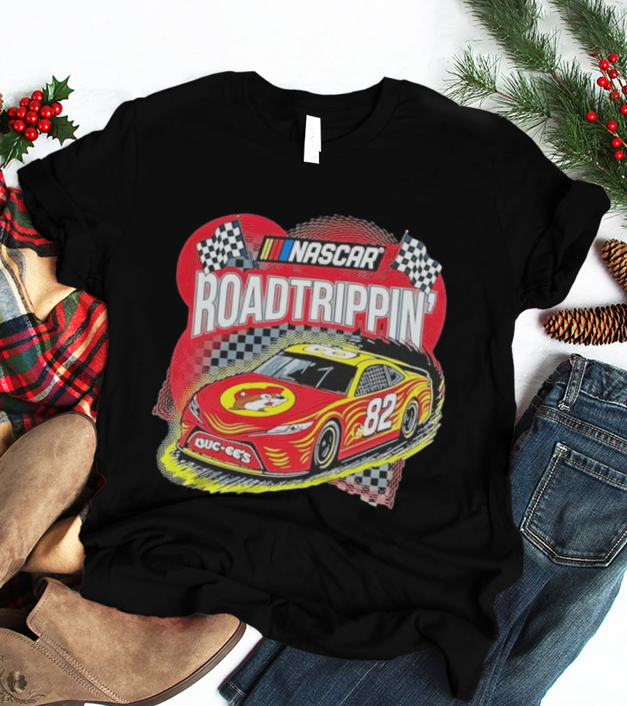 NASCAR Road Trippin' Buc Ee's 82 Racing Car Checkered Flags T-Shirt