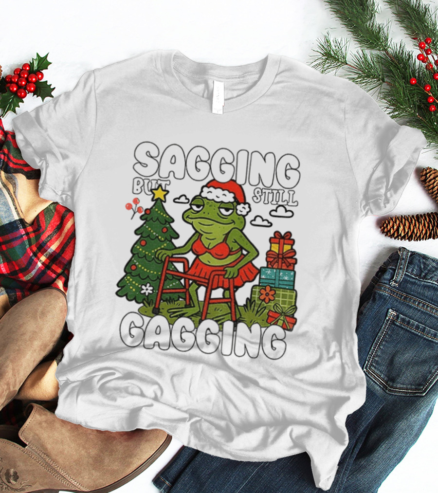 Sagging But Still Gagging Frog Santa Hat Christmas Tree Presents T-Shirt