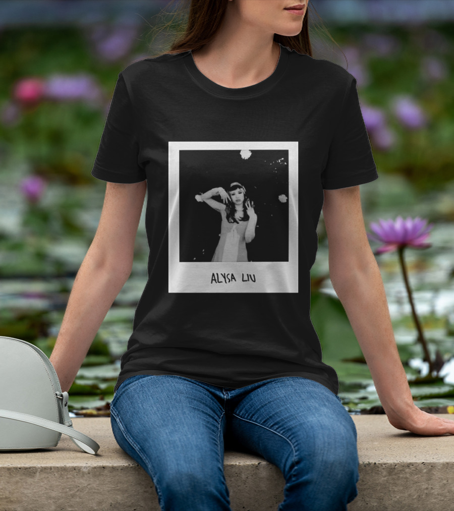 Laufey Alysa Liu 2026 Vintage Monochrome Photography T-Shirt