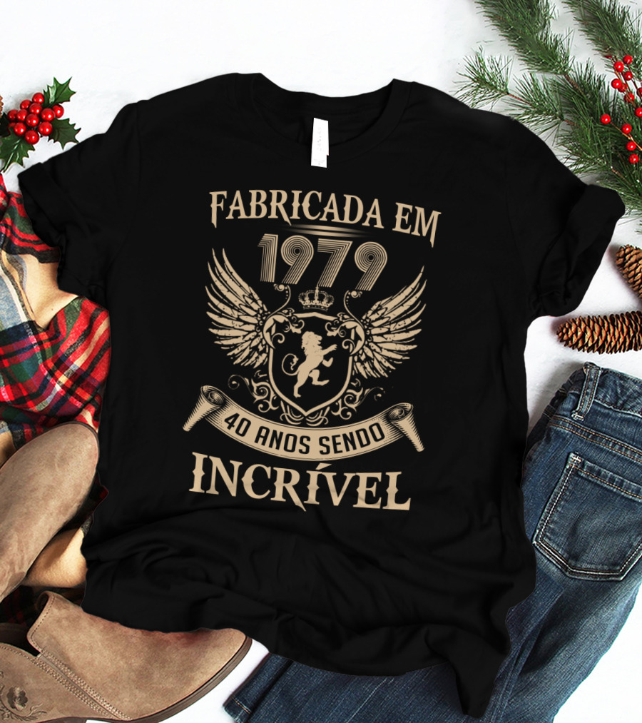 Fabricada Em 1979 40 Anos Sendo Incrível Leão Asa Escudo Coroa T-Shirt