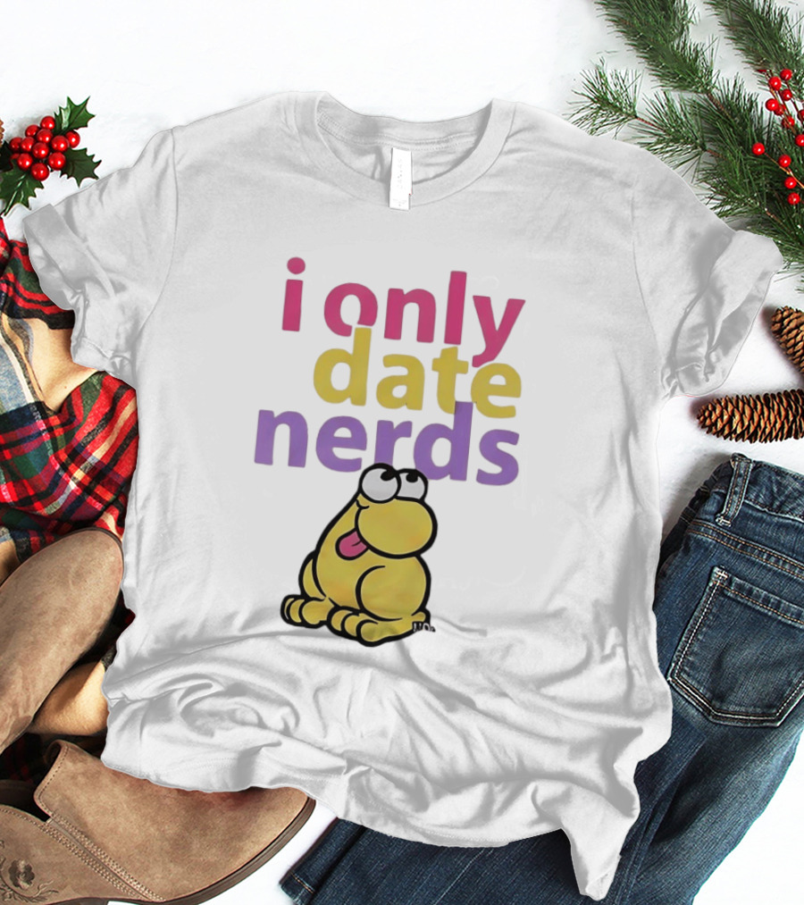I Only Date Nerds Colorful Cartoon Worm Fun Playful Humor T-Shirt