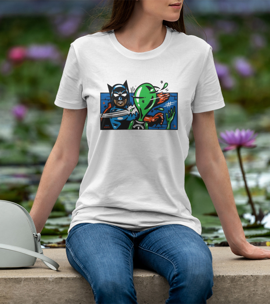 Batman Slapping Alien Knicks Beat Spurs NBA Final 2026 Soda Sports T-Shirt