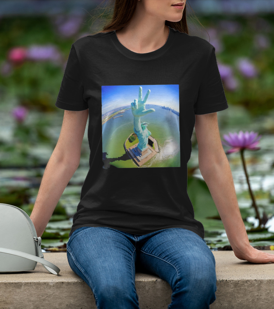 Jalen Brunson Statue Of Liberty Victory Gesture Photo T-Shirt