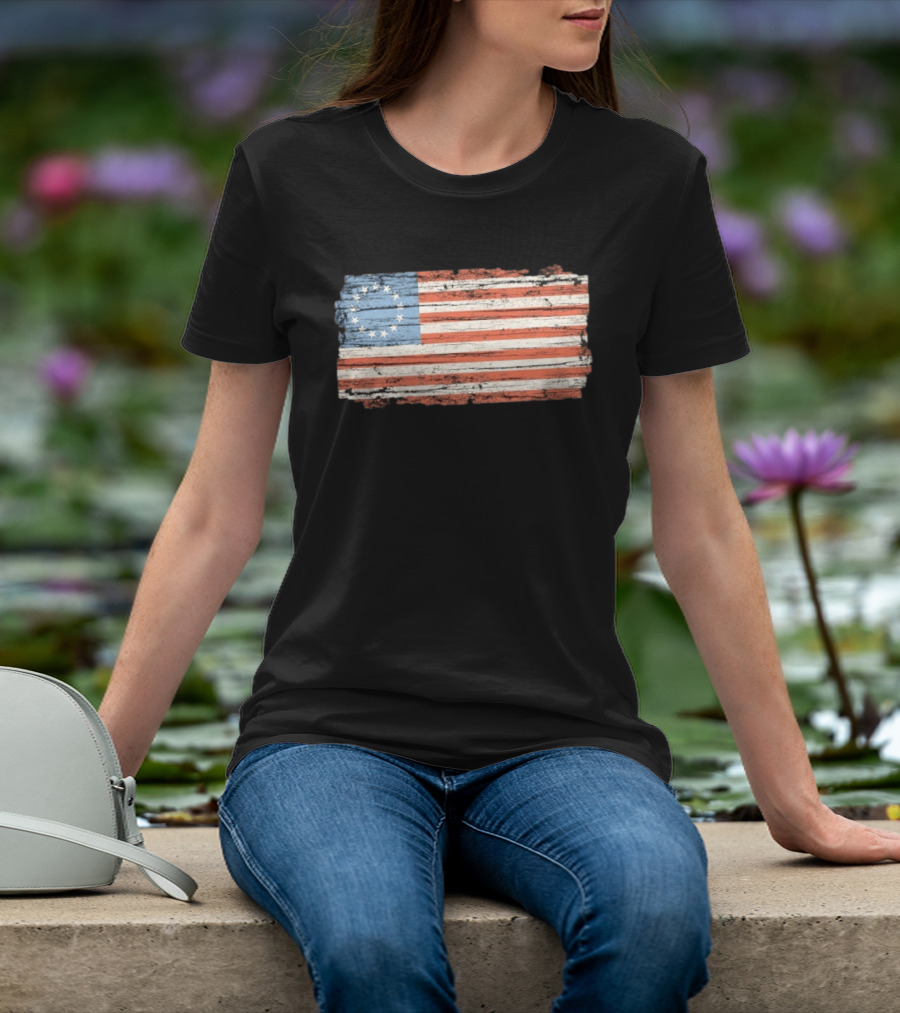 Distressed Vintage Betsy Ross Flag Thirteen Stars Retro Look T-Shirt
