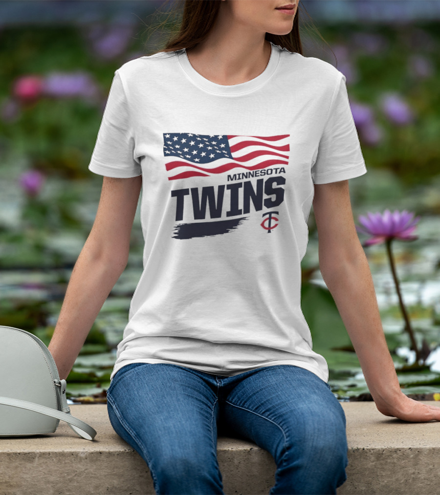 Minnesota Twins Waving American Flag MLB Team T-Shirt