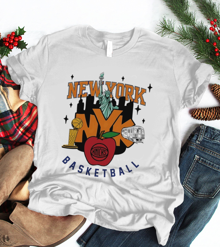 New York Knicks NYK Big Apple Basketball Statue Subway Skyline T-Shirt