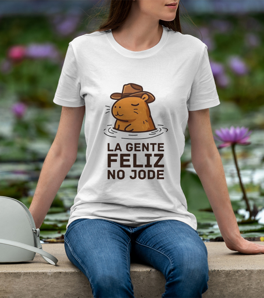 La Gente Feliz No Jode Capybara Cowboy Feliz Capibara Vaquero T-Shirt