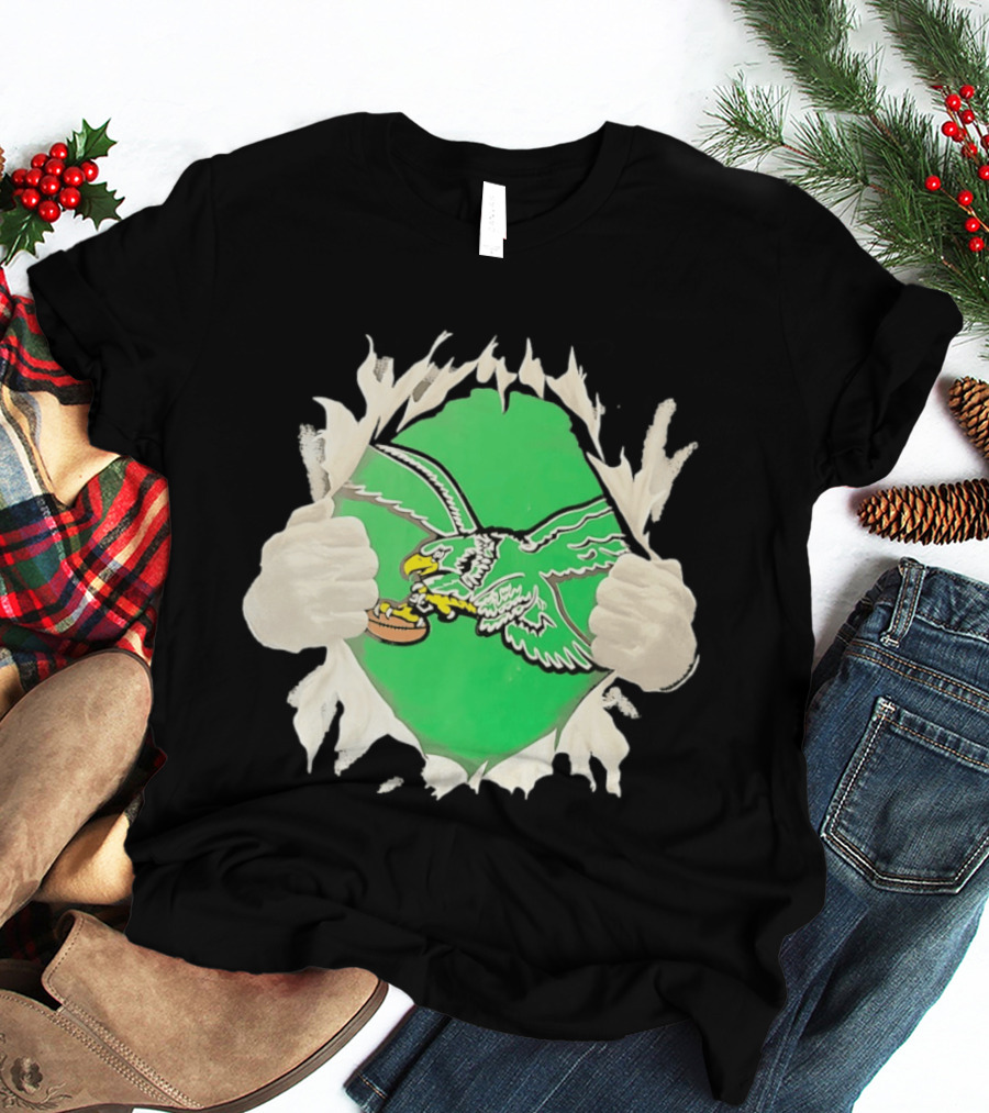 Philadelphia Eagles Vintage Chest Rip Football Fan T-Shirt