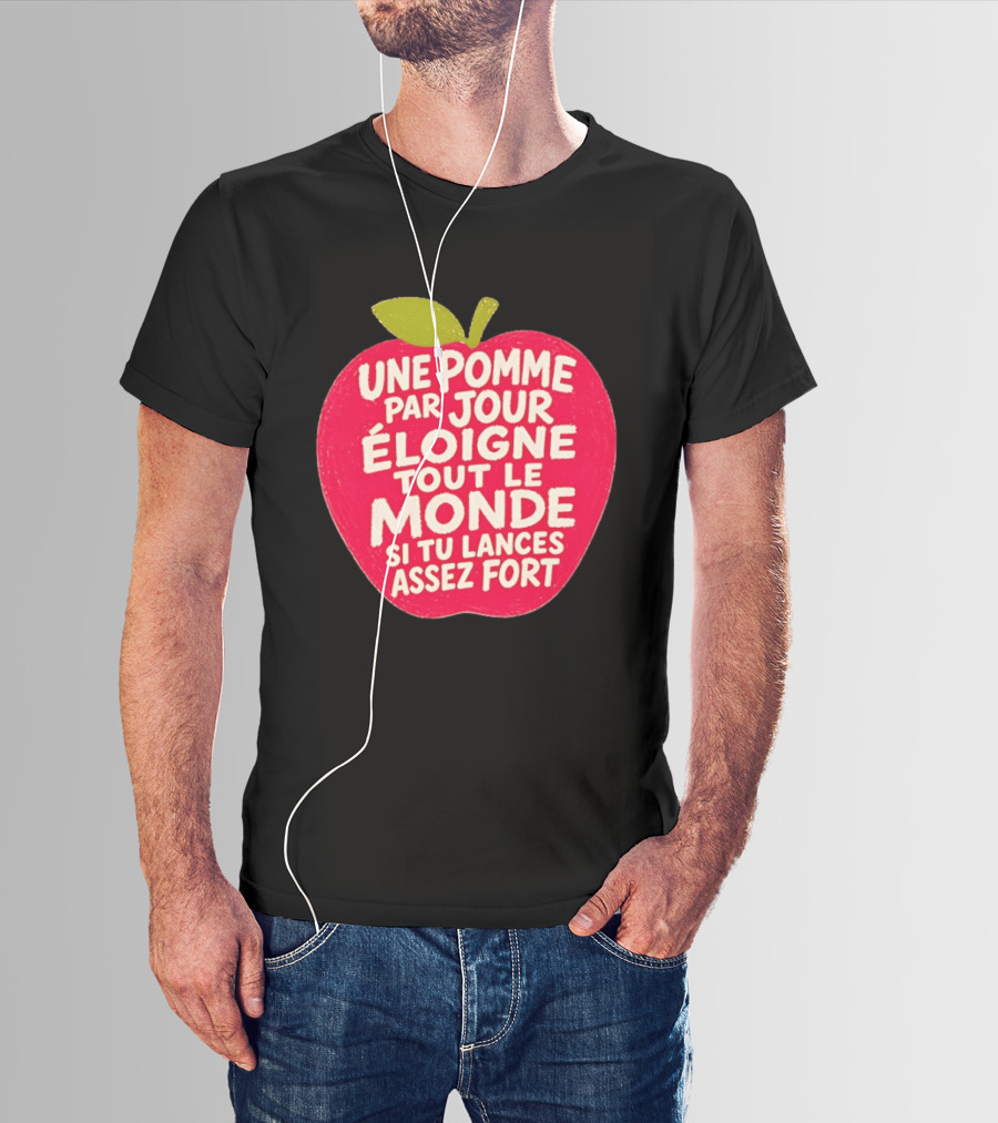 Une Pomme Par Jour Éloigne Tout Le Monde Si Tu Lances Assez Fort Humor Phrase T-Shirt