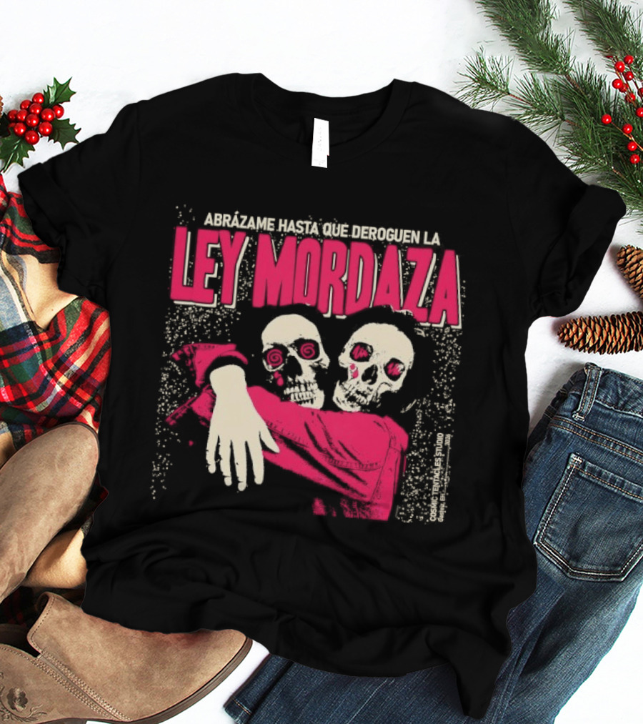 Abrazame Hasta Que Deroguen La Ley Mordaza T-Shirt