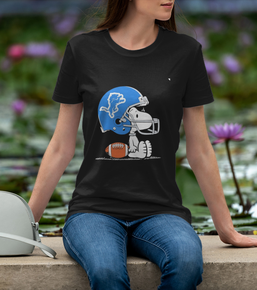 Snoopy Detroit Lions Football Helmet Collaboration NFL Peanuts T-Shirt