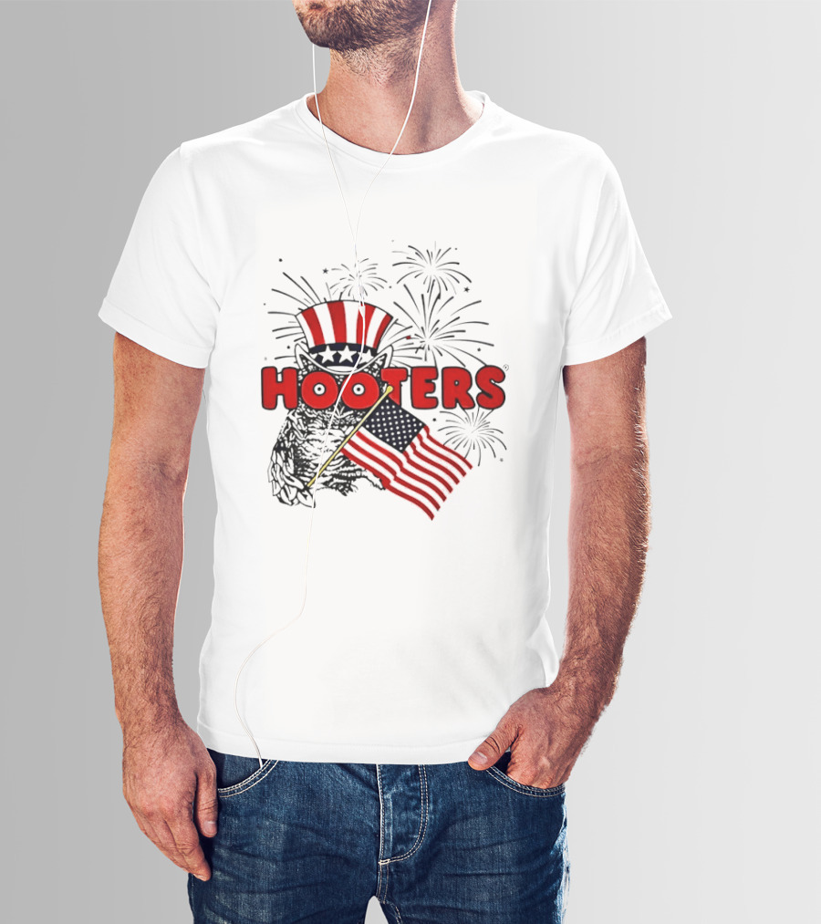 Hooters Uncle Sam Owl USA Flag Fireworks Celebration T-Shirt