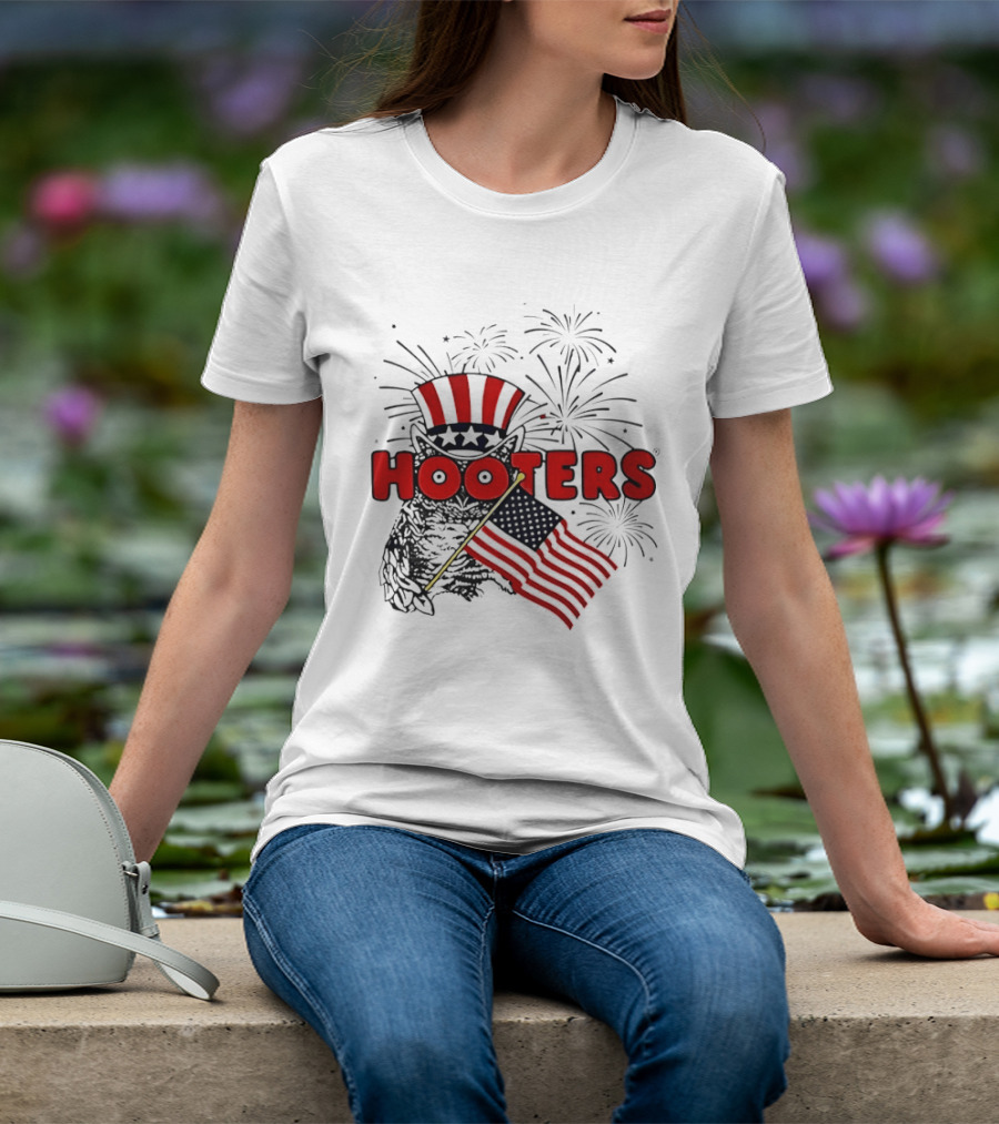 Hooters Uncle Sam Owl USA Flag Fireworks Celebration T-Shirt