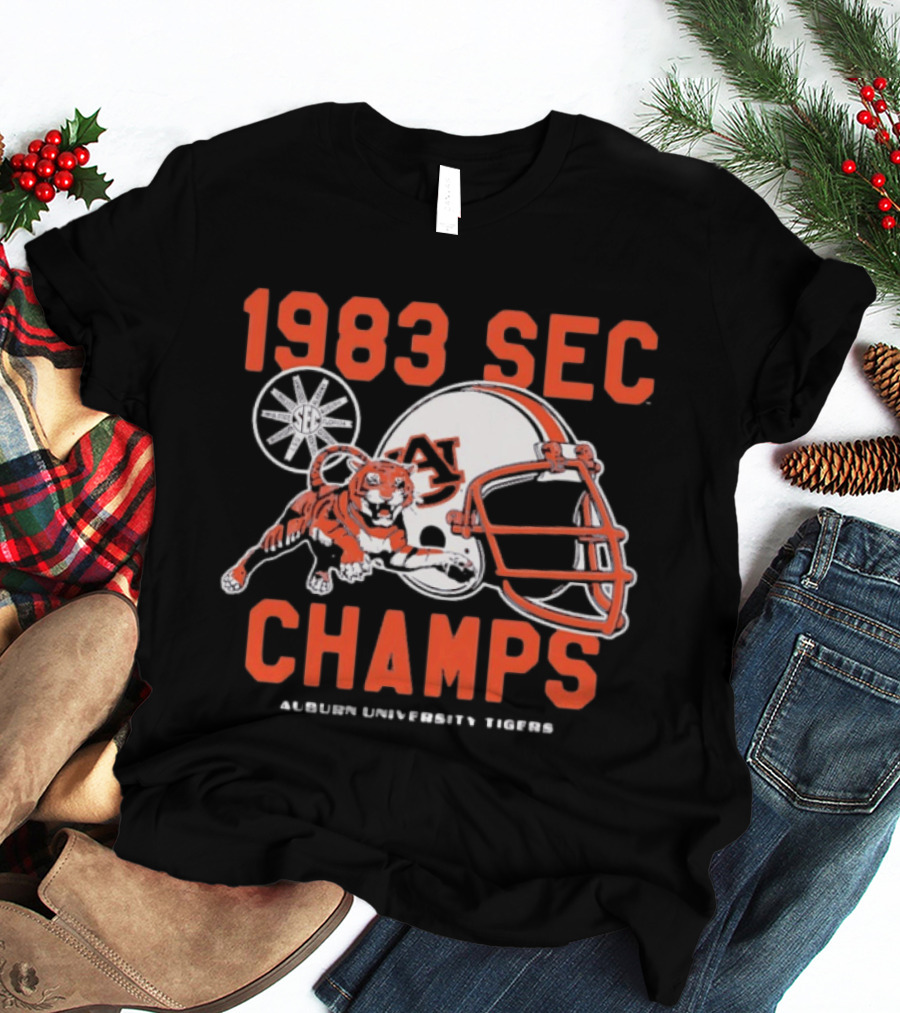 Auburn University Tigers 1983 SEC Champs Tiger Football Helmet T-Shirt