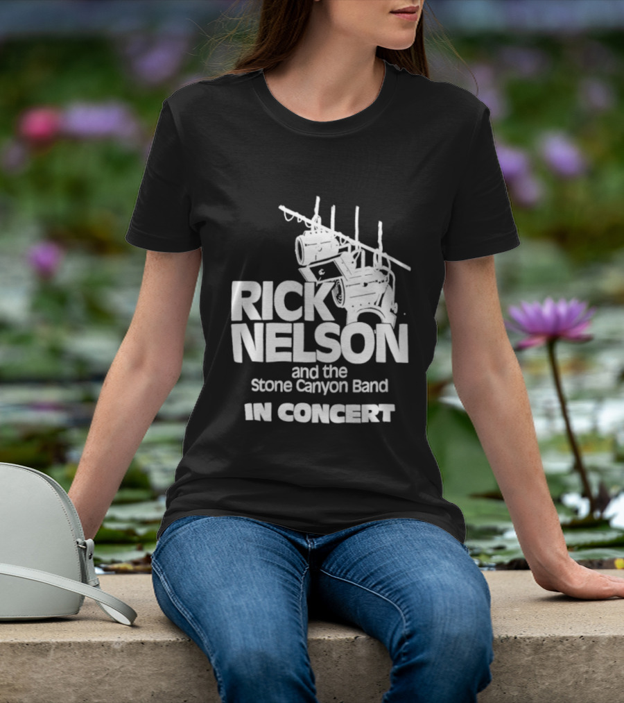 Rick Nelson And The Stone Canyon Band In Concert Trắng Trên Nền đen Dàn đèn Sân Khấu T-Shirt
