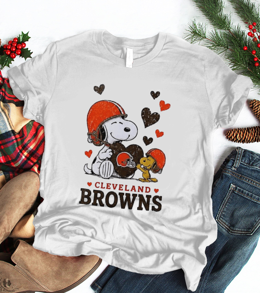 Cleveland Browns Peanuts Snoopy Woodstock Heart Helmets Love T-Shirt