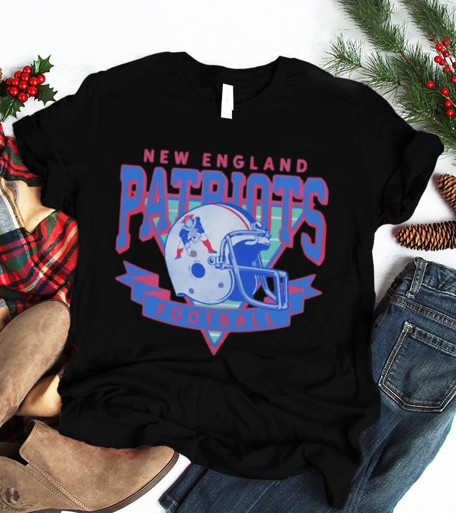 New England Patriots Football Vintage Helmet T-Shirt