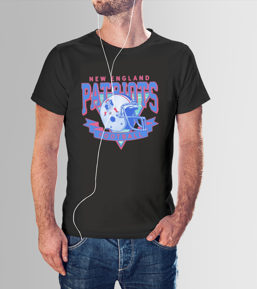 New England Patriots Football Vintage Helmet T-Shirt